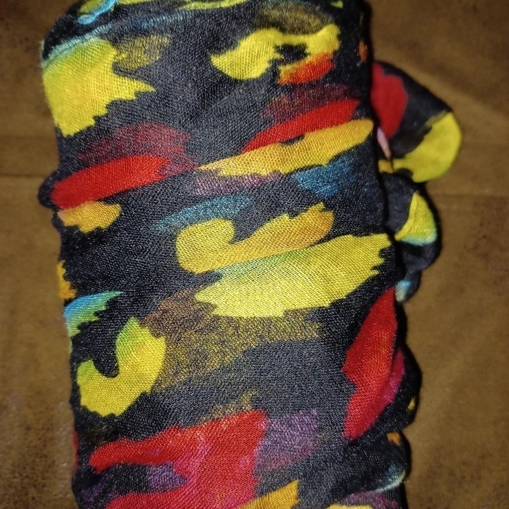 BUNDLE OF SCARFS, (8)